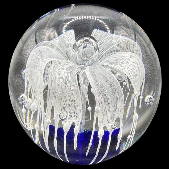 Art Glass Cobalt Blue Clear Paperweight White Flower Controlled Bubbles - Picture 4 of 8
